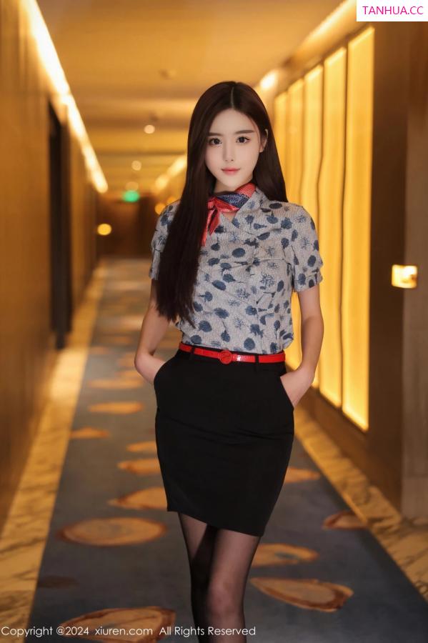   [XiuRen]高清写真图 2024.02.22 No.8125 晚苏susu 制服美腿第21张图片